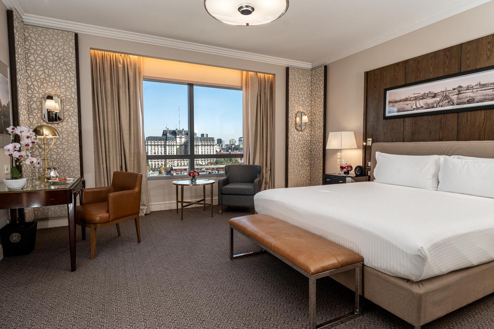 Alvear Icon Hotel Buenos Aires Dış mekan fotoğraf A guest room at the Four Seasons Hotel London at Park Lane