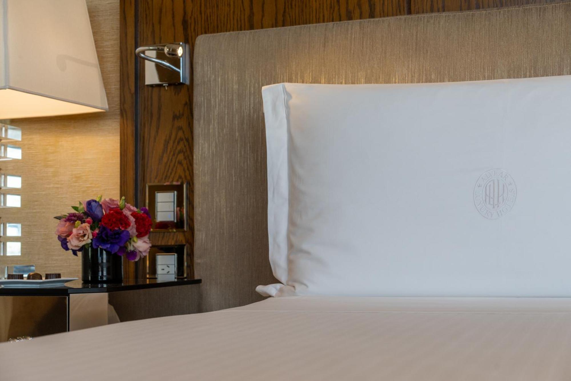 Alvear Icon Hotel Buenos Aires Dış mekan fotoğraf A pillow with a monogram
