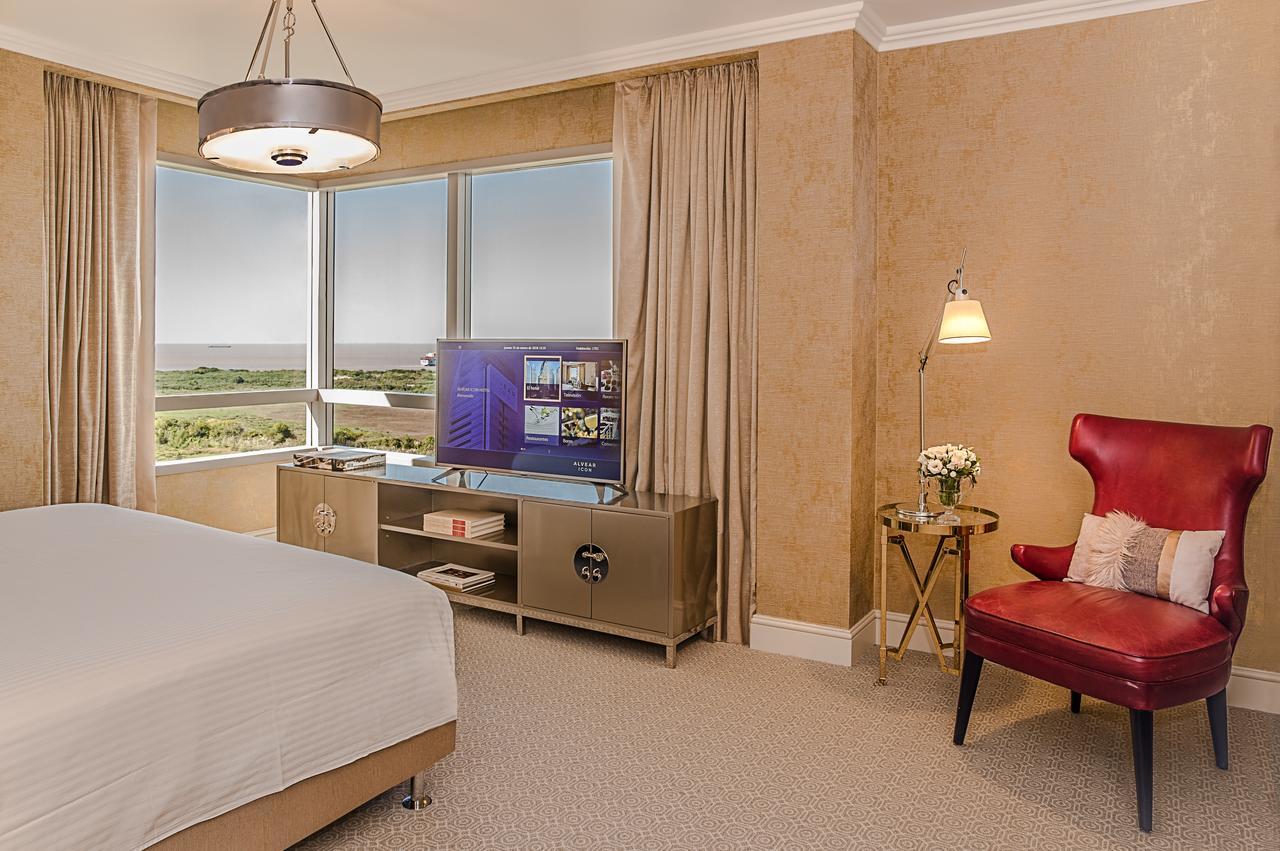 Alvear Icon Hotel Buenos Aires Dış mekan fotoğraf A bedroom at The Ritz-Carlton, Laguna Beach