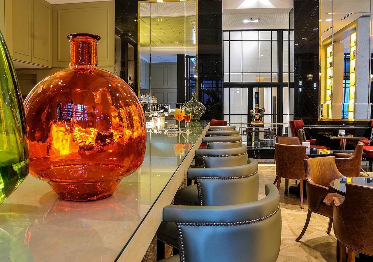 Alvear Icon Hotel Buenos Aires Dış mekan fotoğraf The bar at the hotel